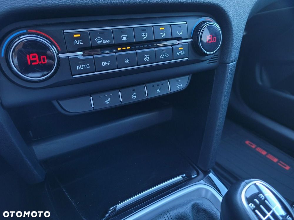 Kia Ceed 1.5 T-GDI Business Line - 26