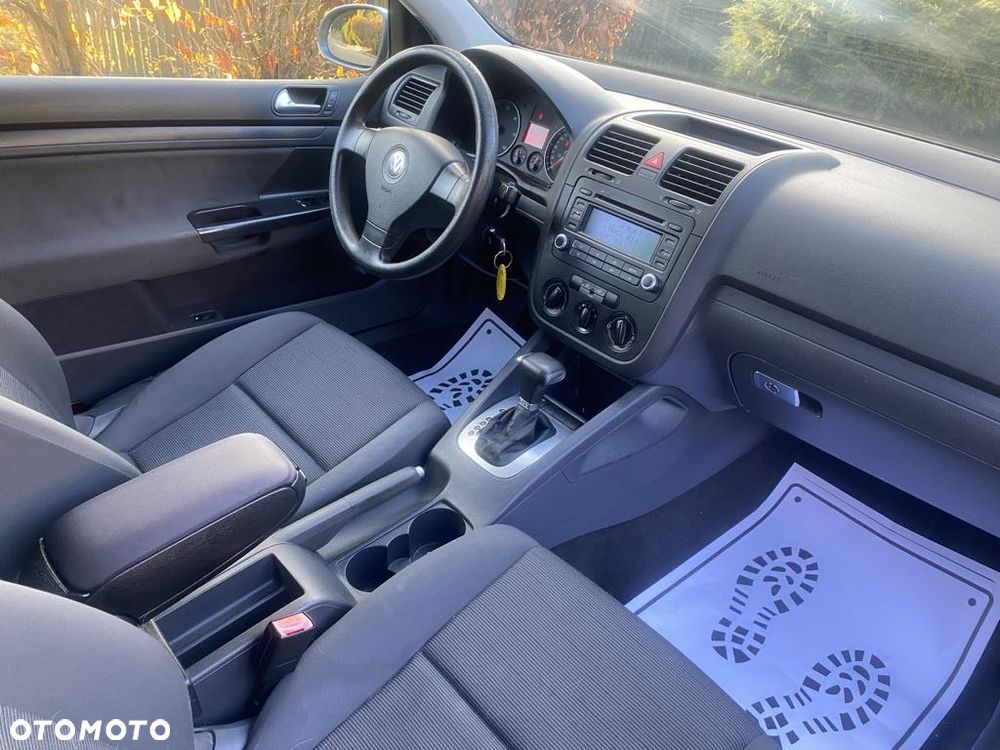 Volkswagen Golf 1.9 TDI Trendline DSG - 26