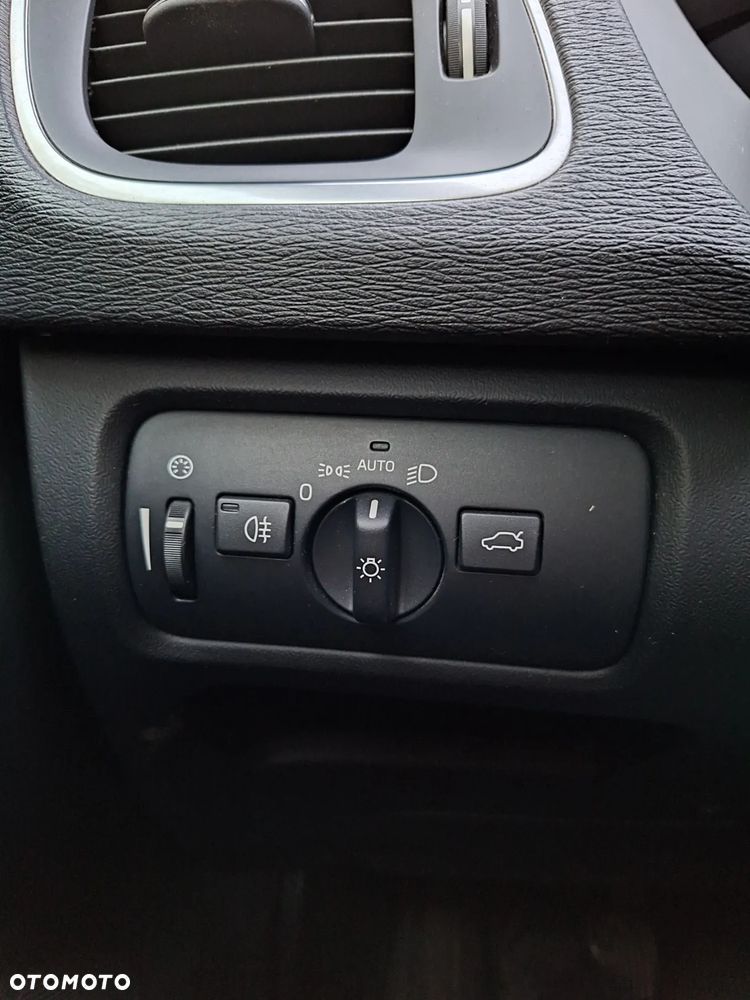 Volvo V40 T2 Momentum - 13