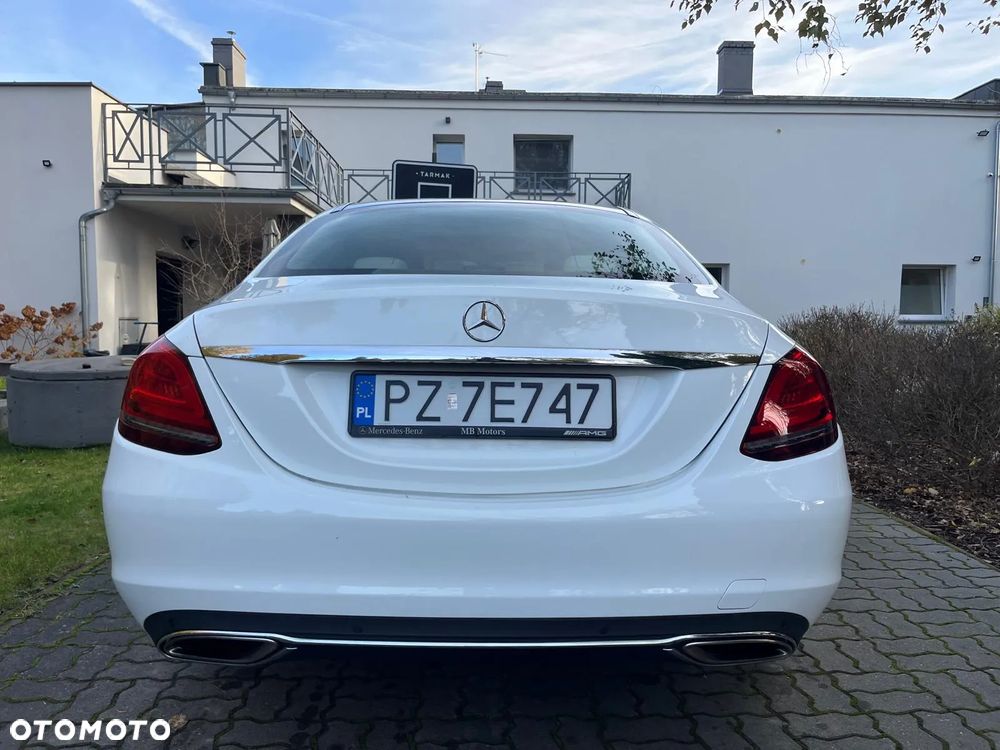 Mercedes-Benz Klasa C 300 4Matic 9G-TRONIC Exclusive - 6
