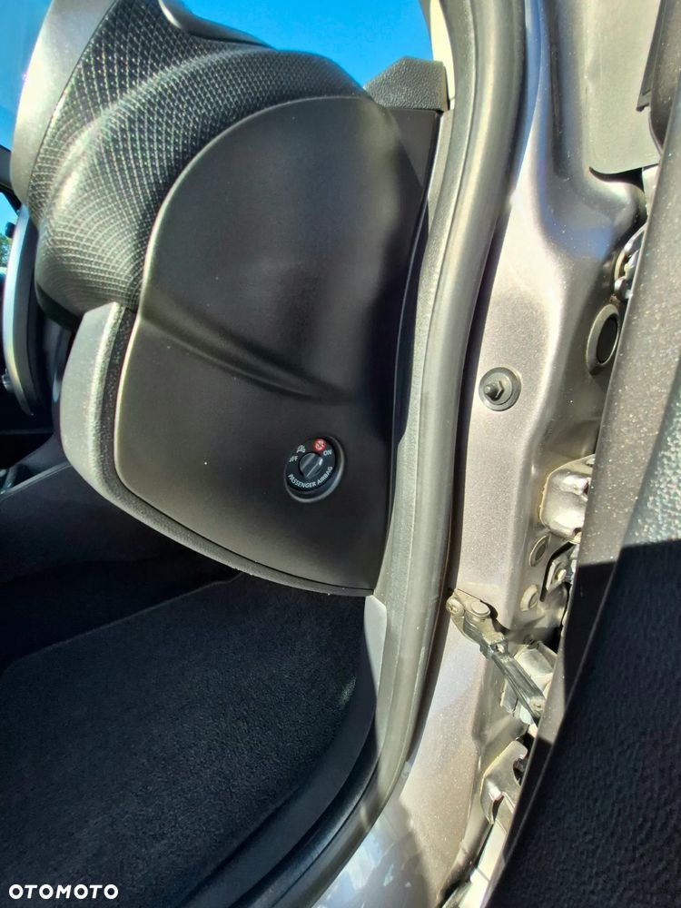Renault Clio 1.2 16V Limited - 26
