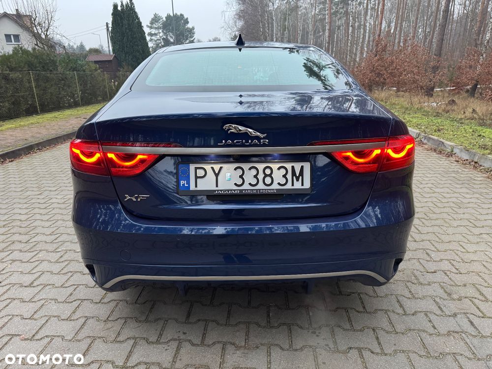 Jaguar XF P300 AWD R-Dynamic S - 32