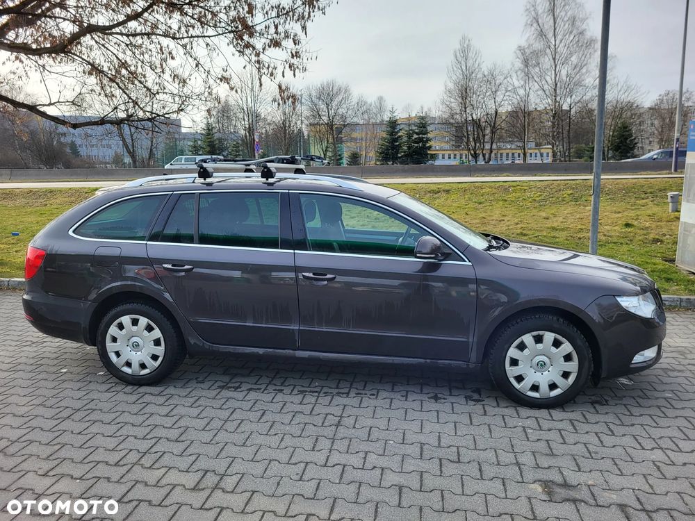 Skoda Superb 2010 photo 5