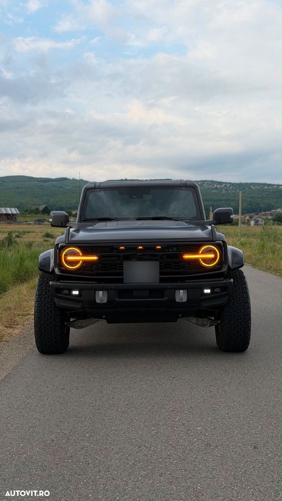 Ford Bronco - 1