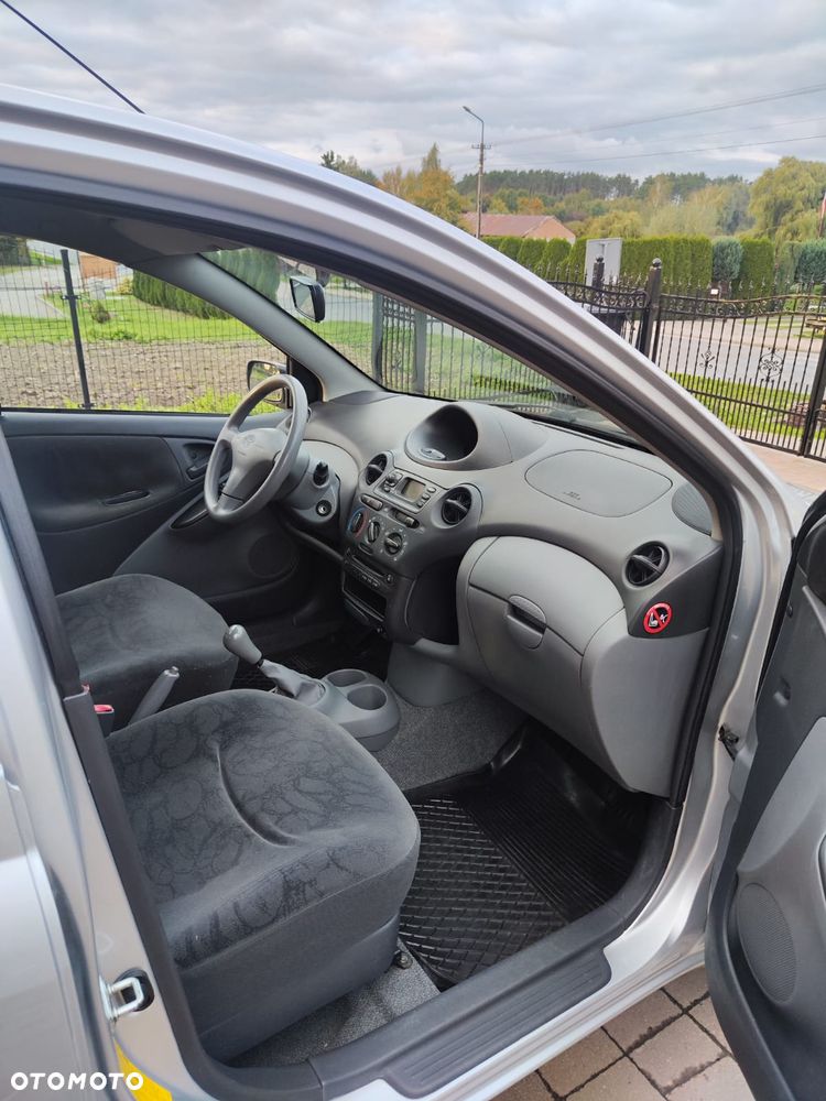 Toyota Yaris - 8