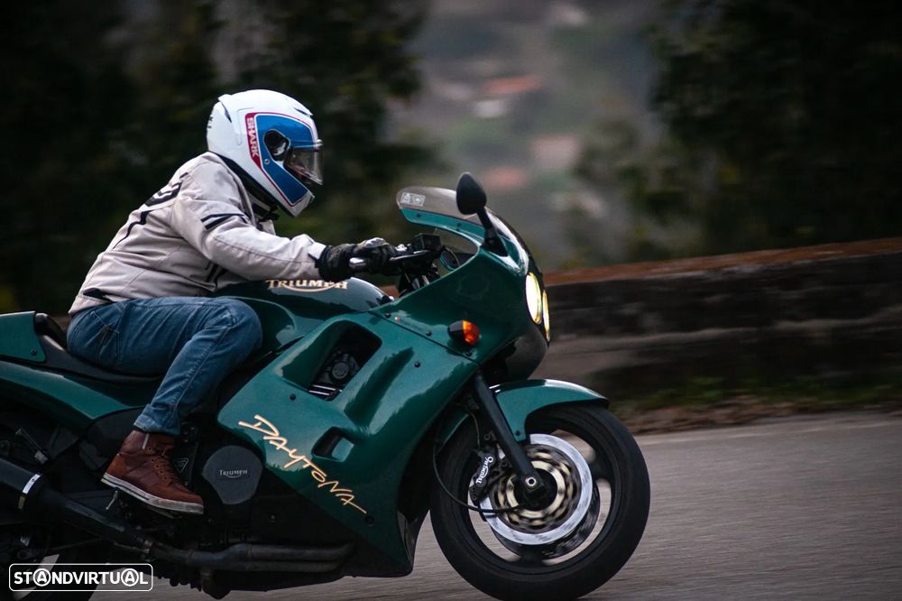 Triumph Daytona 1200 - 27