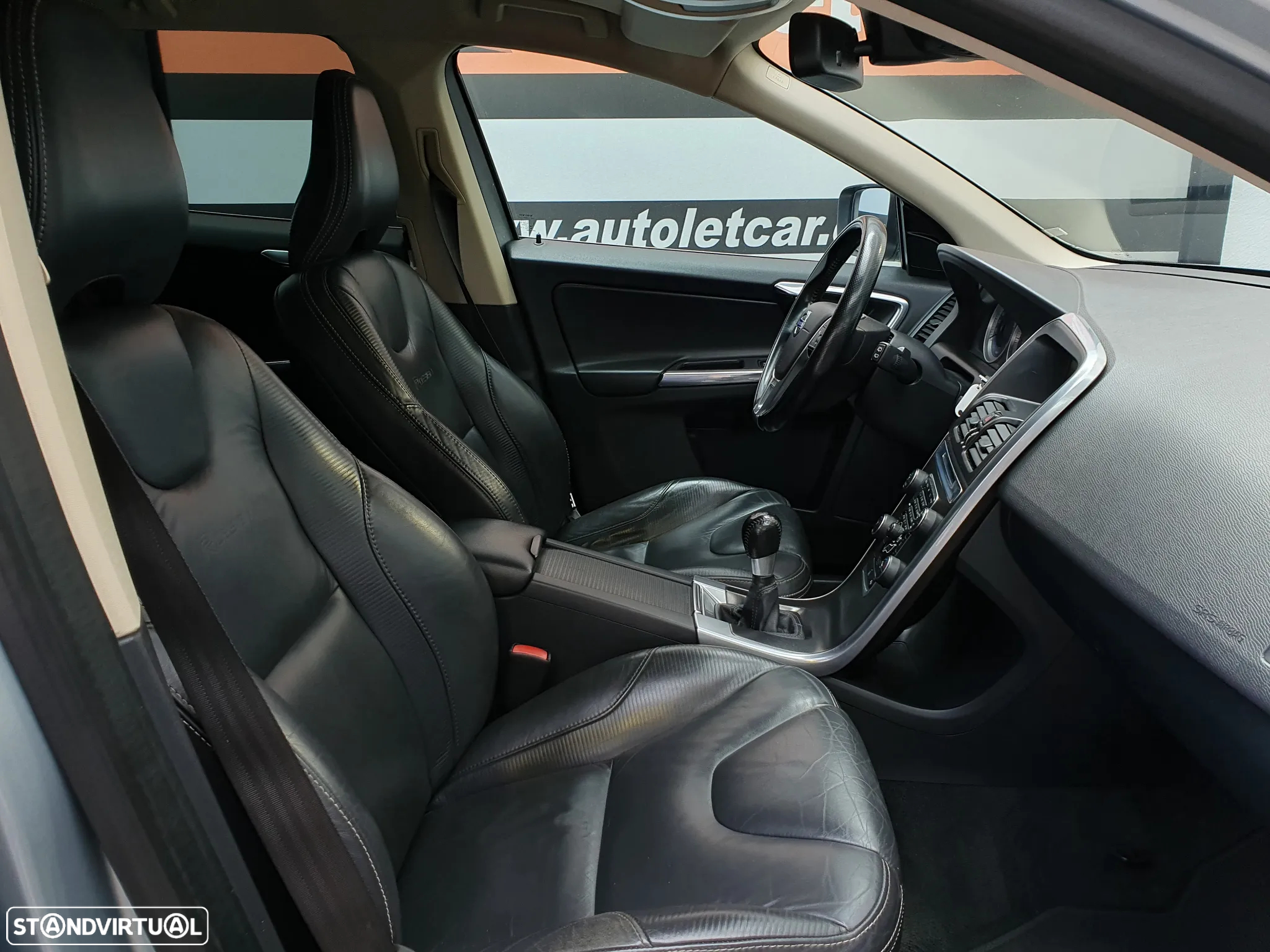 Volvo XC 60 2.0 D4 R-Design - 4
