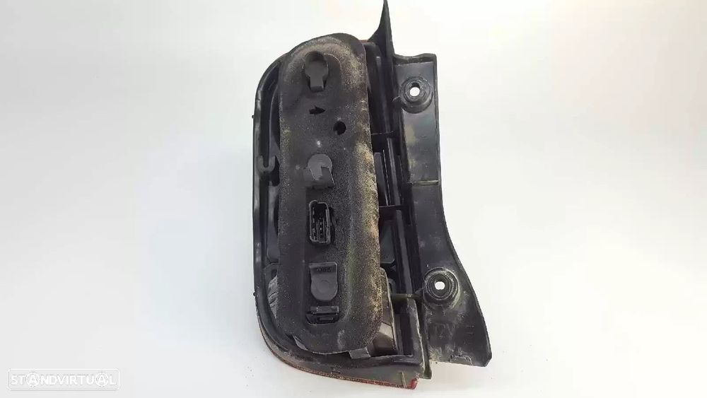 FAROLIM TRASEIRO DIREITO NISSAN MICRA III 2004 -B6550AX720 - 2