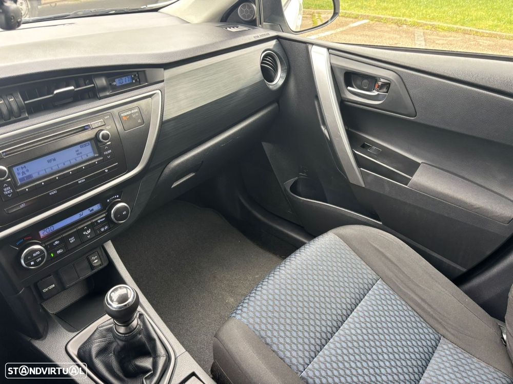 Toyota Auris 1.4 D-4D +AC - 28