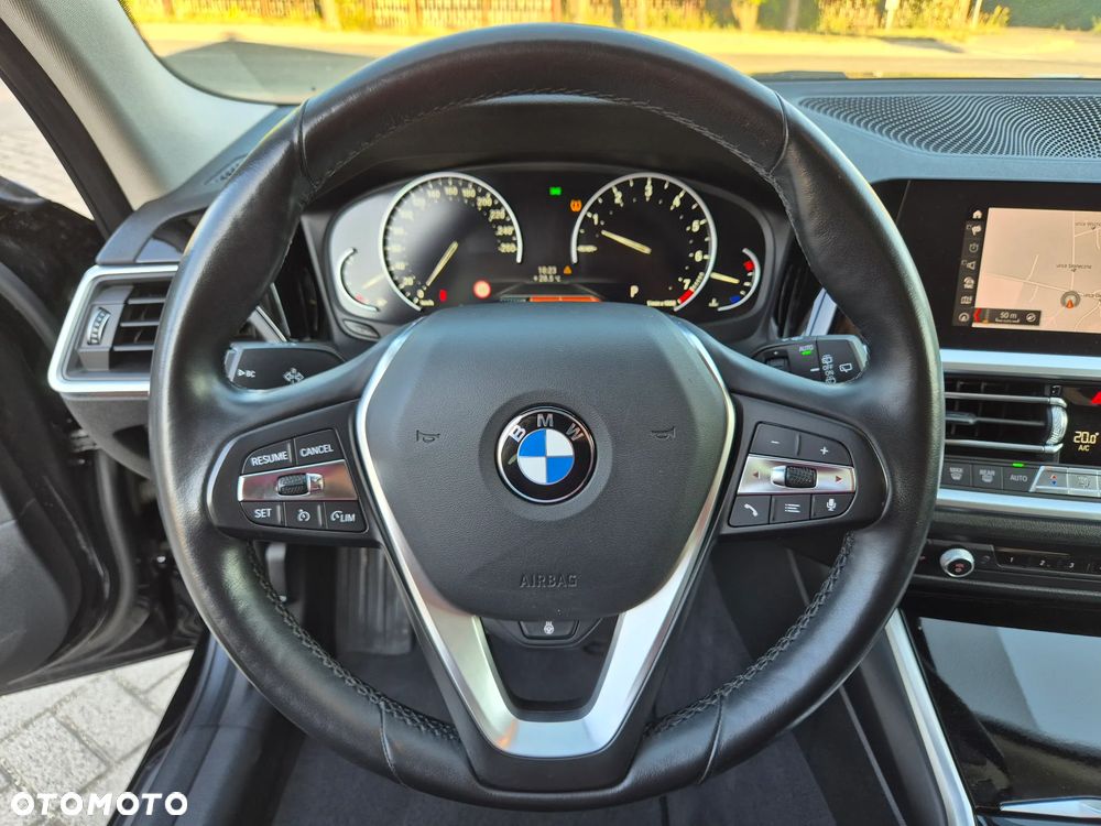 BMW Seria 3 330i Sport Line - 25