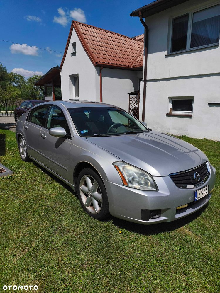 Nissan Maxima - 1