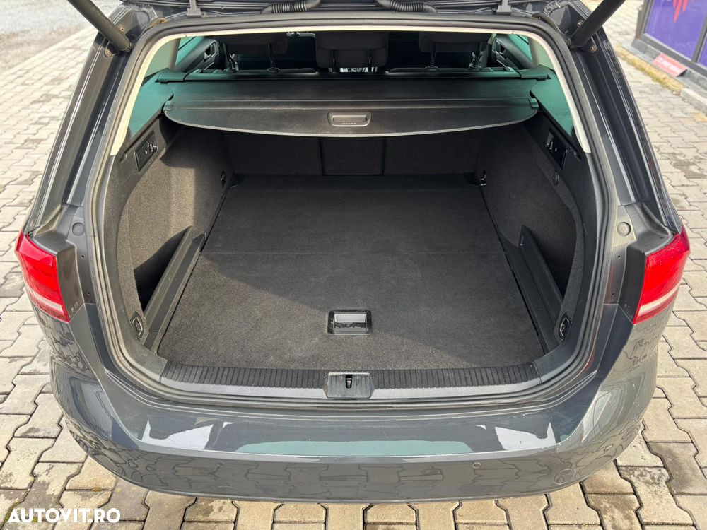 Volkswagen Passat - 30