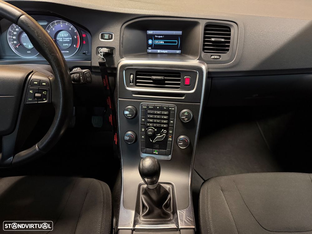 Volvo V60 2.0 D3 Momentum Start/Stop - 17