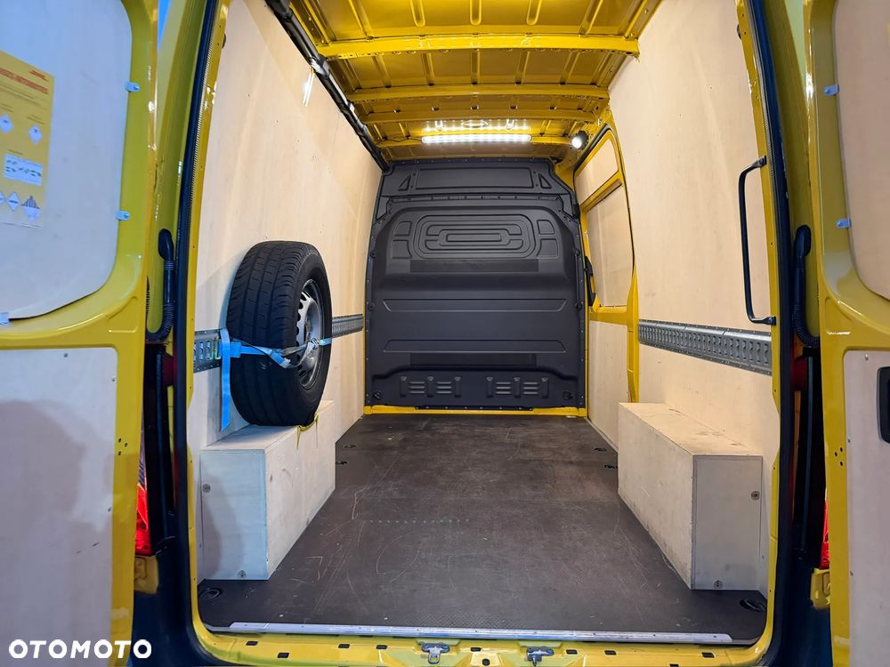 Mercedes-Benz Sprinter - 12