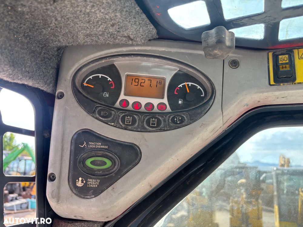 Bobcat T110 - 17