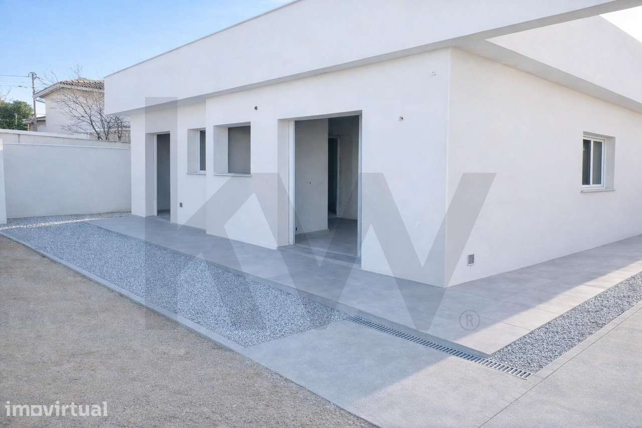 Moradia T5 com 5 suítes, piscina e acabamentos premium em Azeitão - Grande imagem: 2/28