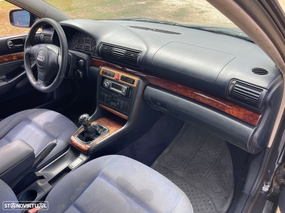 Audi A4 Avant 1.9 TDI Attraction - 21