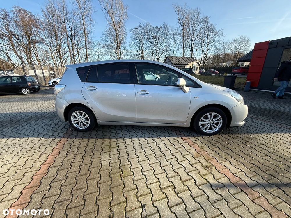 Toyota Verso 2.0 D-4D Sol - 4