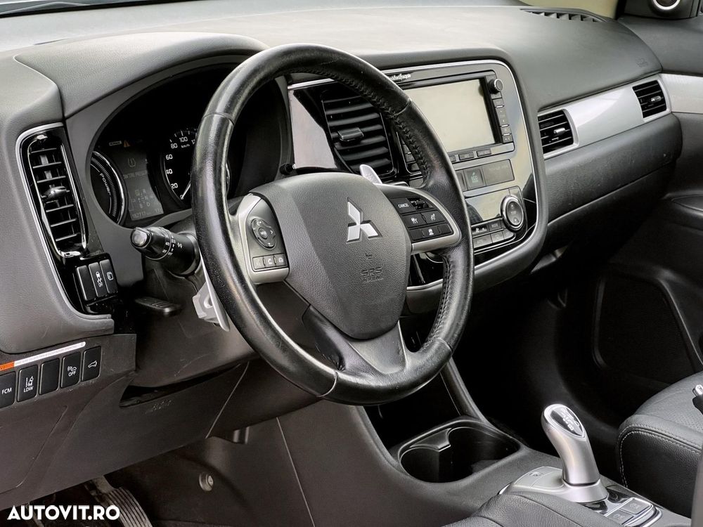 Mitsubishi Outlander - 15