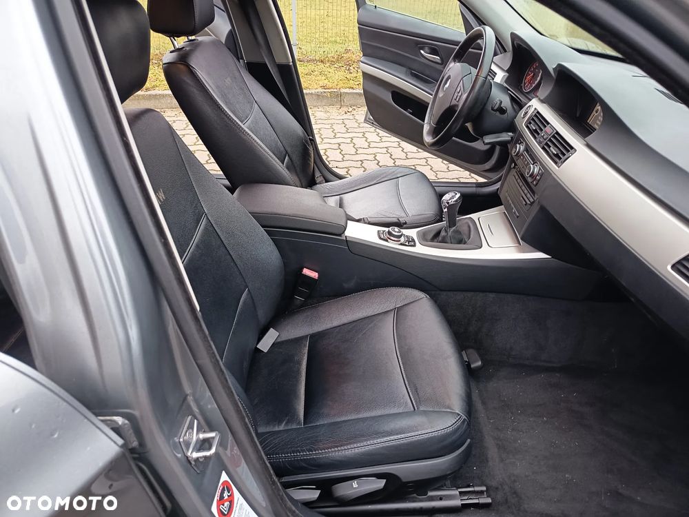 BMW Seria 3 318d - 15