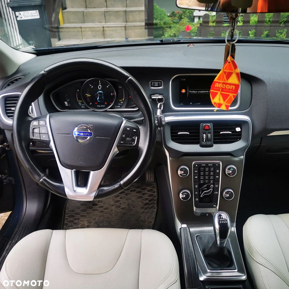Volvo V40 D4 Drive-E Momentum - 3