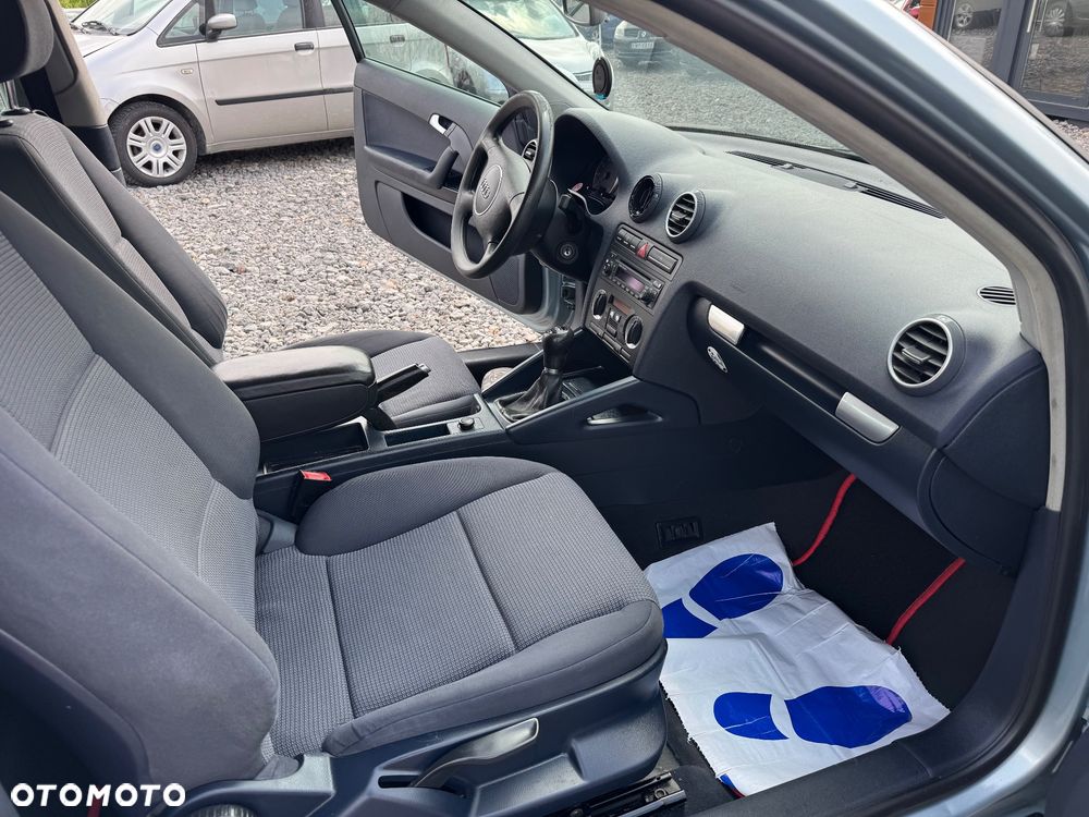 Audi A3 3-drzwiowe 1.6 Ambition - 9