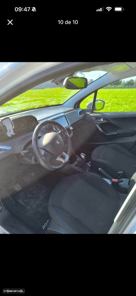 Peugeot 208 - 8