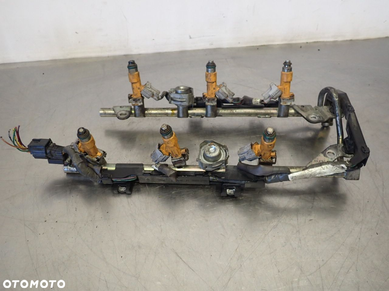 LISTWA WTRYSKOWA INFINITI M37X - 6