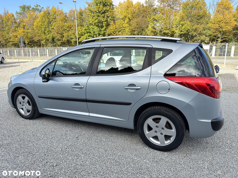 Peugeot 207 2010 photo 5