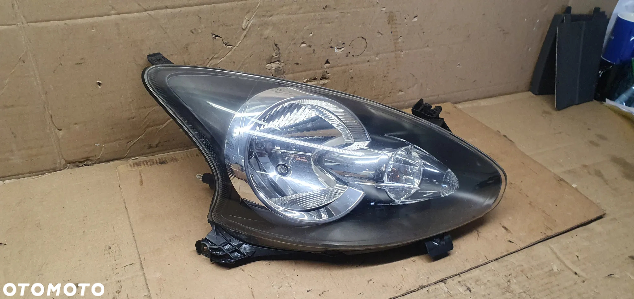Lampa prawy przód przednia prawa Toyota Aygo 81110-0H010 - 5