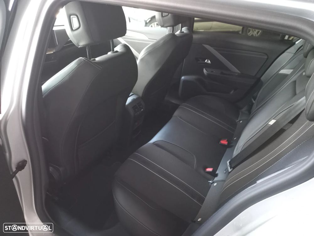 Opel Astra Sports Tourer - 11