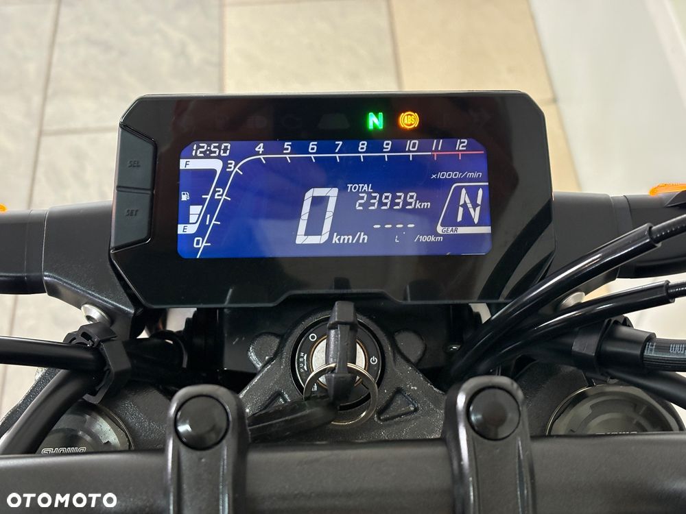 Honda CB - 12