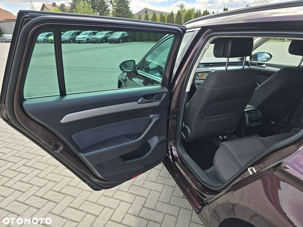 Volkswagen Passat - 17