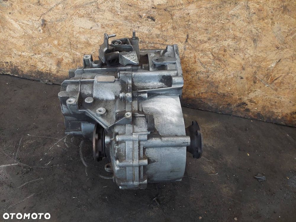 SKRZYNIA BIEGÓW VOLKSWAGEN PASSAT B6 2.0 TDI JLU MANUAL 6 BIEGÓW - 4