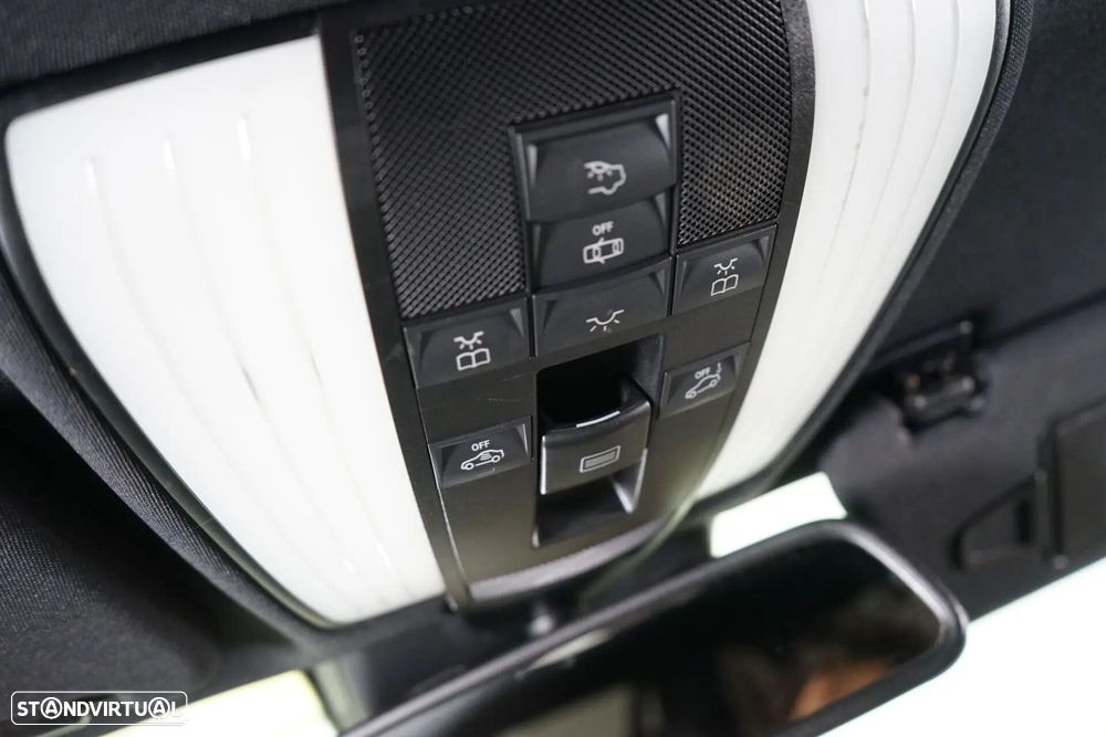 Mercedes-Benz E 220 CDi Avantgarde BlueEfficiency Auto - 36