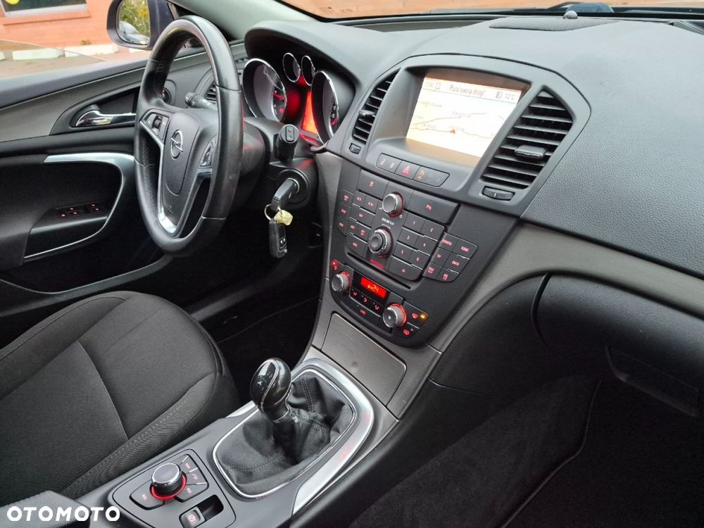 Opel Insignia - 25