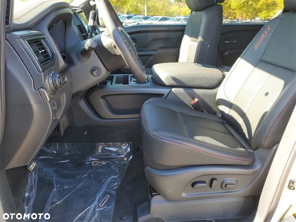Nissan Titan - 14