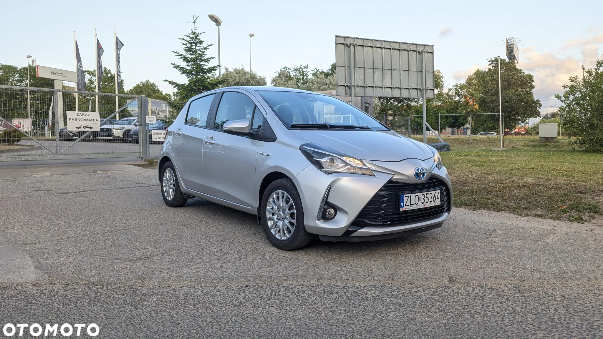 Toyota Yaris Hybrid 100 Dynamic - 10