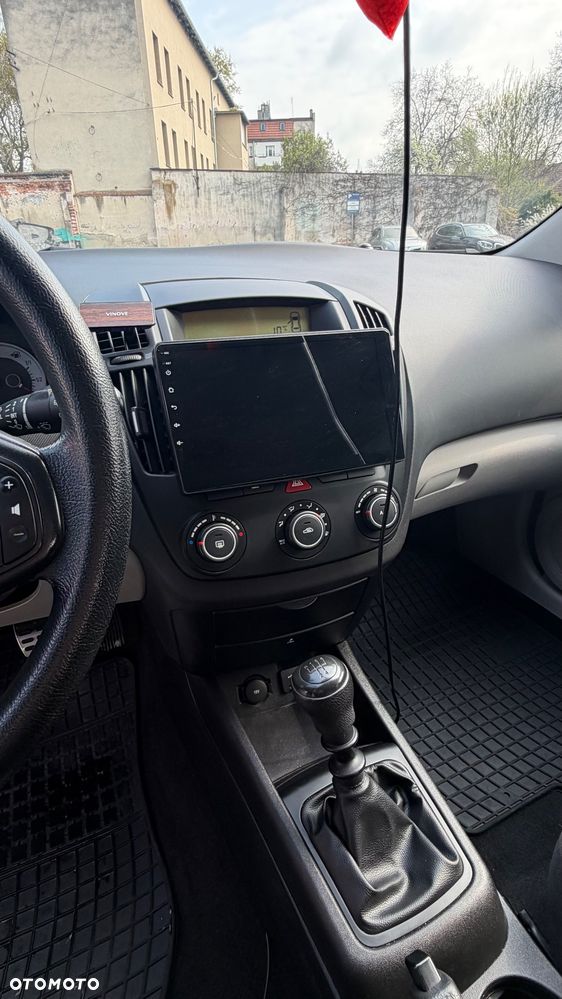Kia Ceed 1.4 L - 9