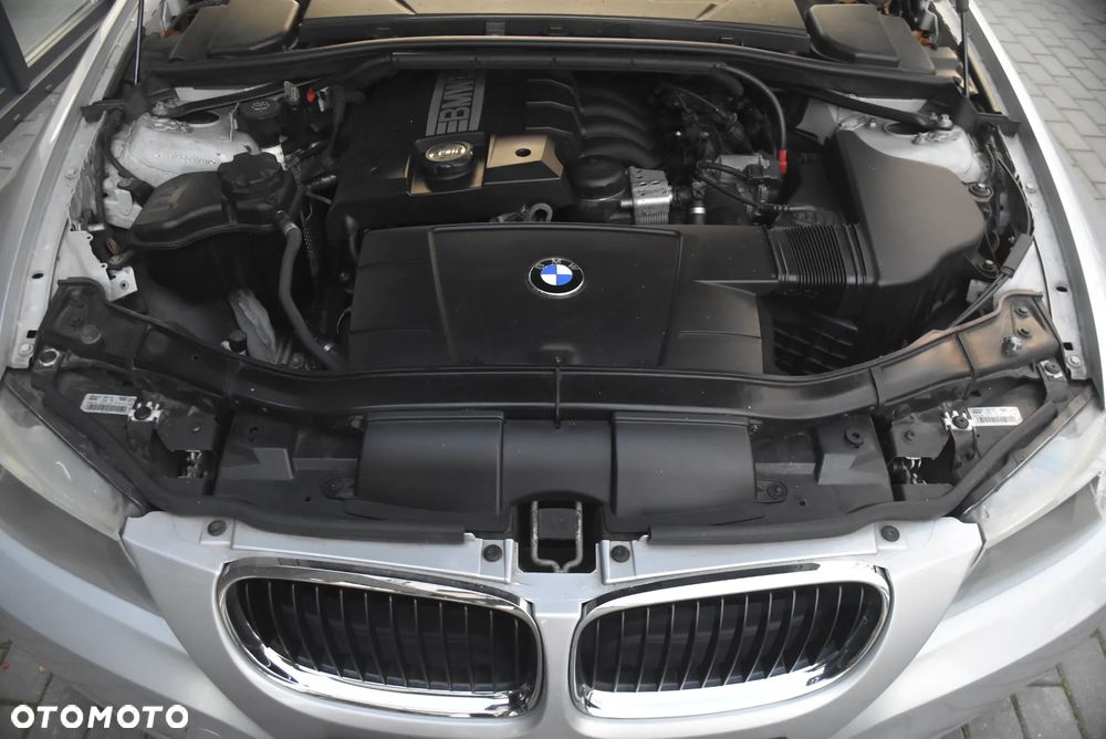 BMW Seria 3 318i Edition Sport - 15