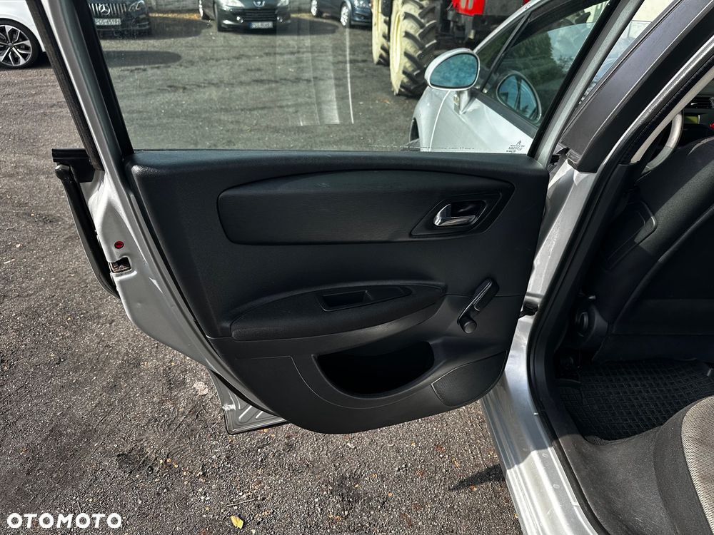 Citroën C4 1.6 16V Confort - 13