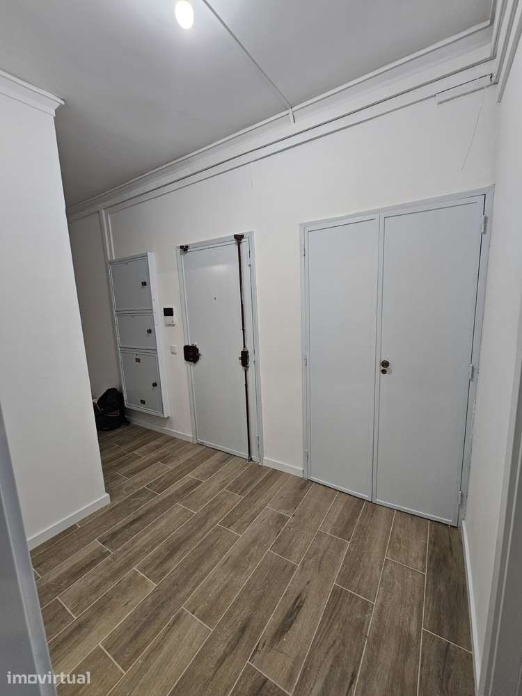 Apartamento T3 renovado na Damaia para arrendamento - Grande imagem: 2/10