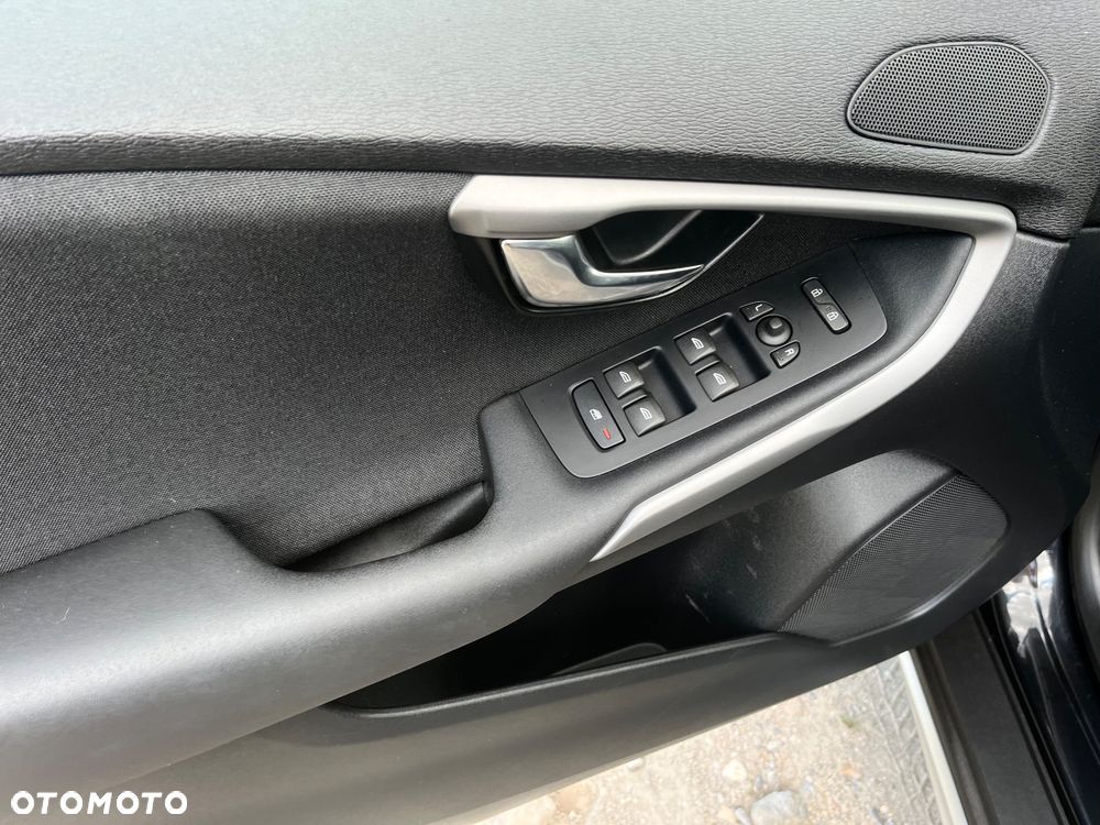 Volvo V40 Cross Country - 16