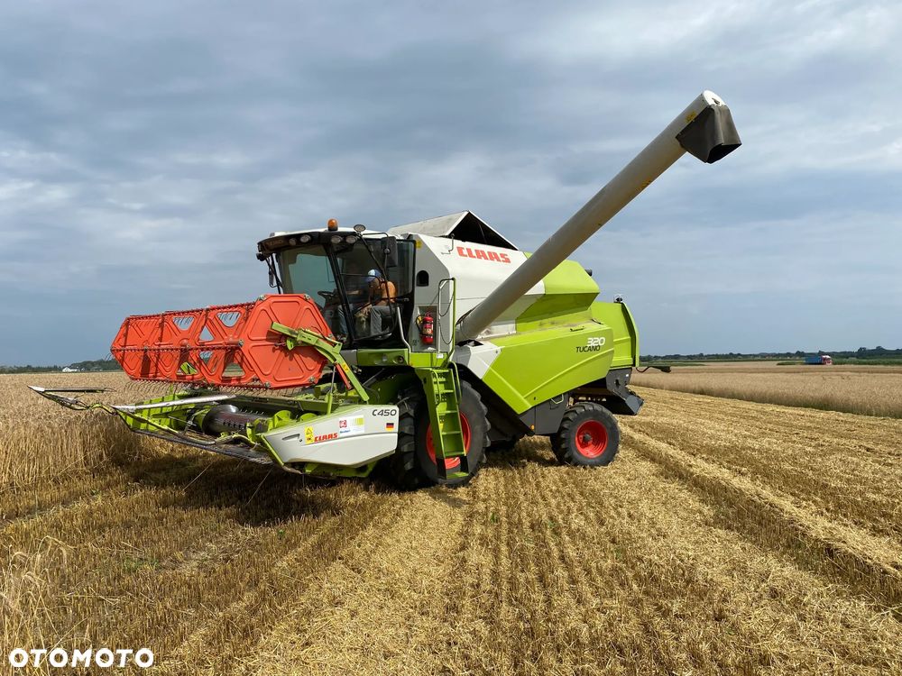 Claas Tucano 320 - 1