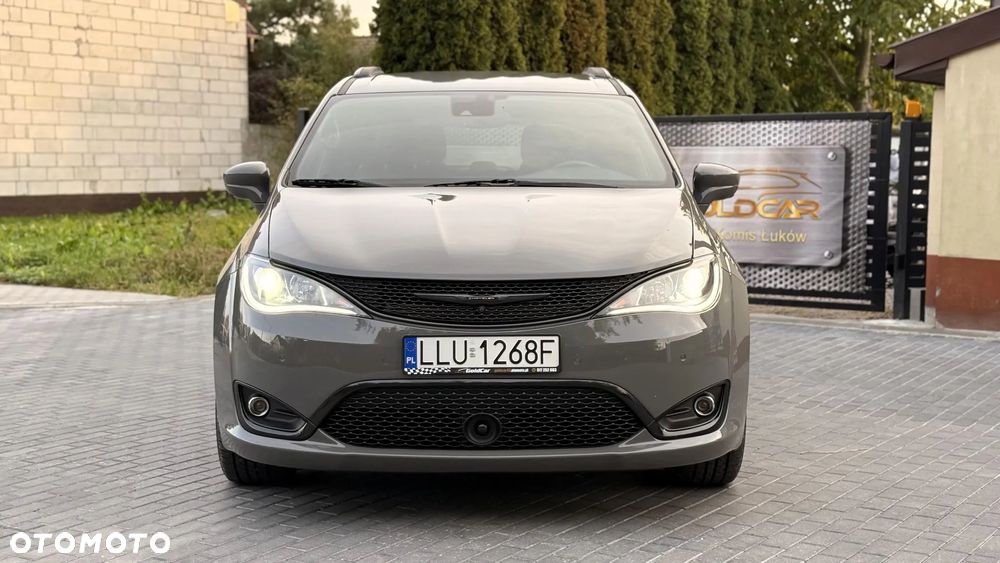 Chrysler Pacifica - 3