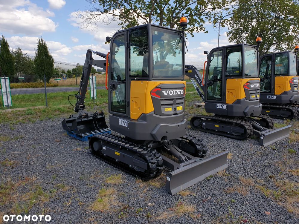 Volvo ECR25D NOWA DOSTĘPNA OD RĘKI, SZYBKOZŁĄCZE, DŁUGIE RAMIĘ, OBRÓT W OBRYSIE - 4