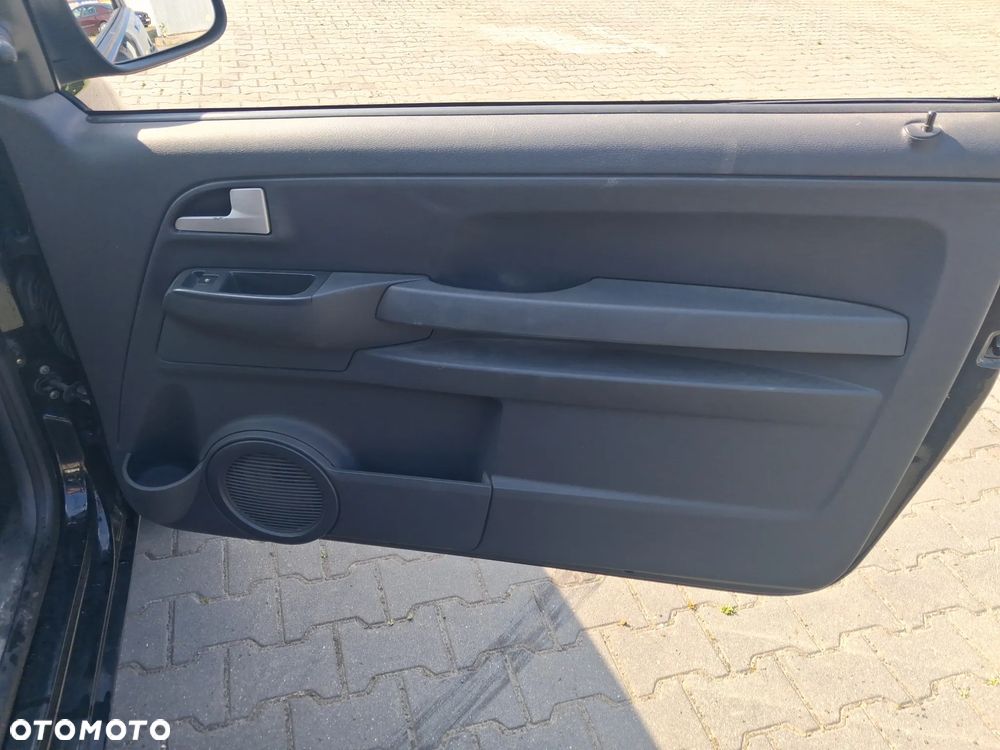Volkswagen Fox silnik kompletny 1.4 TDI BNM 70KM skrzynia biegów HCS drzwi klapa zderzak błotnik lusterko kolor czarny N2C/BC pompowtrysk turbina dwumasa sprzęgło sterownik moduł przewód rura wiązka maglownica czujnik mcperson zwrotnica piasta zacisk pompa pompka alternator sprężarka klimatyzacji panel szyba boczek fotel kierownica lewarek przepustnica pokrywa osłona nadkole zbiorniczek klema wiązka mechanizm lampa belka sanki zamek schowek zegary manetki NA CZĘŚCI - 13