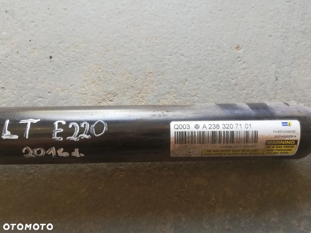 Mercedes-Benz E W238 Amortyzatory tylne Prawy Lewy A2383207101 - 2