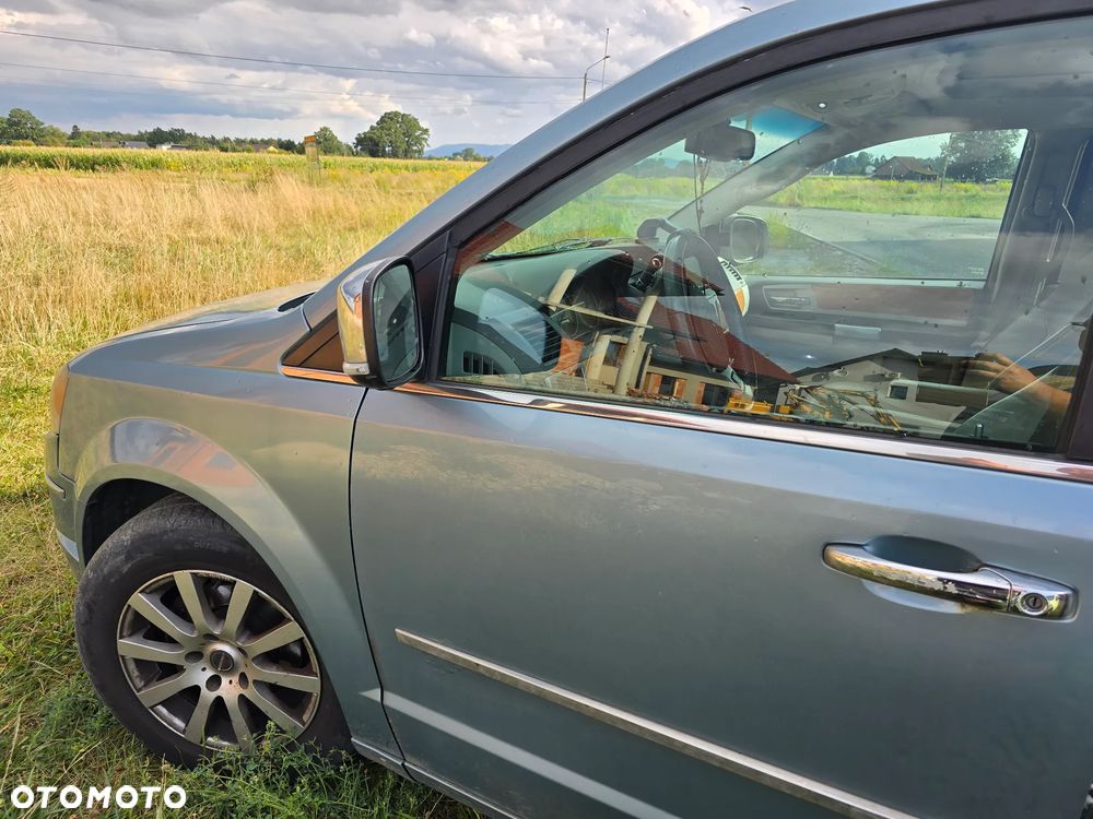 Chrysler Town & Country - 8