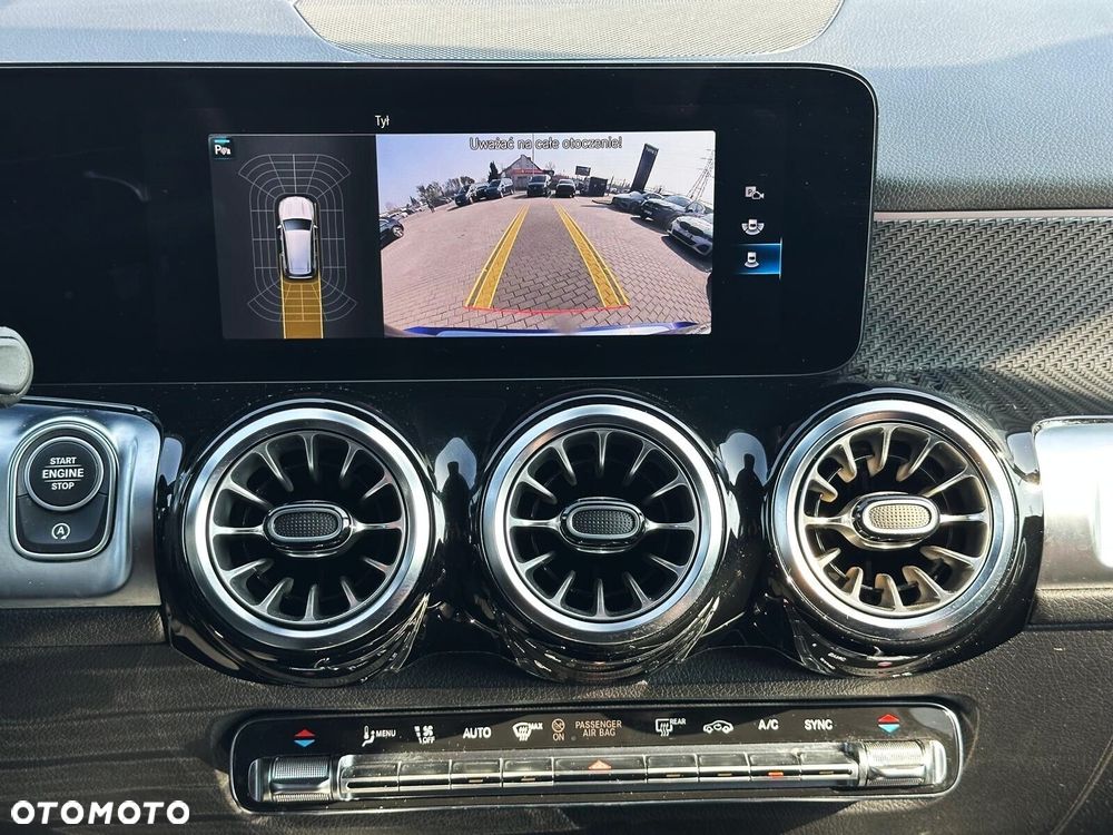 Mercedes-Benz GLB - 12